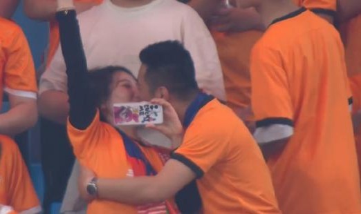 有排面 看看亚冠冠军俱乐部美女球员的赛场婚礼