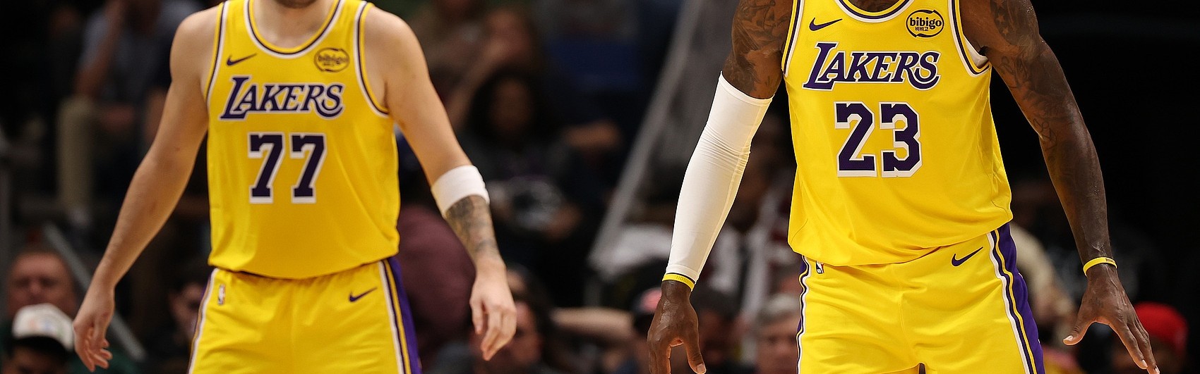 开云登录-詹姆斯进入26年末节89分且正负值+56 队内领跑 东契奇52分&amp;+16