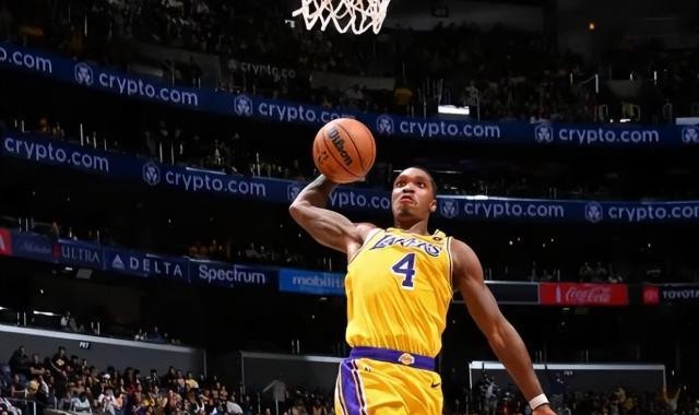 开云官网-沃克解除束缚更凶猛 变湖人三巨头好帮手