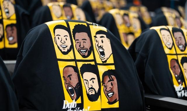 开云平台-【现场】焦点战摧毁灰熊 勇士主场收获最好圣诞礼物