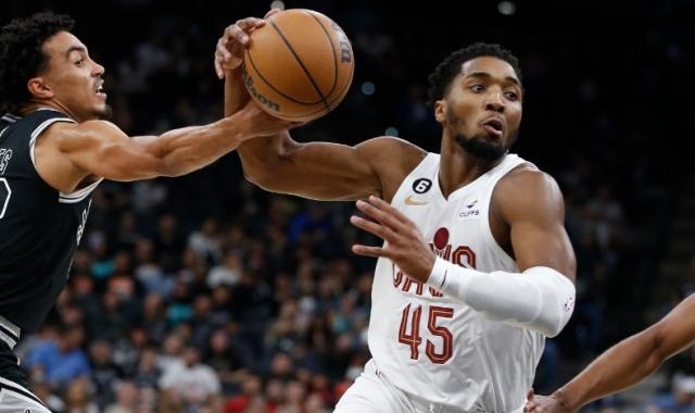 米切尔：没资格在爵士退役球衣 终极目标是总冠军