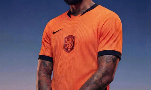 开云中国-荷兰队2026世界杯主场球衣曝光，亮橙色搭配黑色点缀|耐克|队徽|炫彩|侧边_新浪体育_新浪新闻