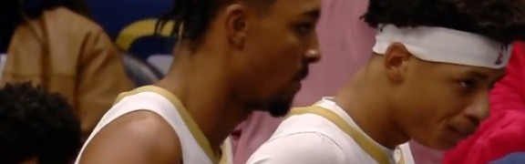 不仅会扔三分！墨菲抢断反击表演单臂滑翔拉满战斧劈扣！